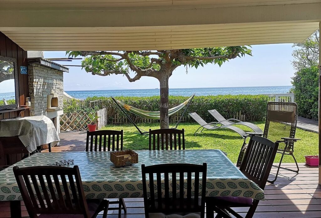 VILLA SUR LA PLAGE