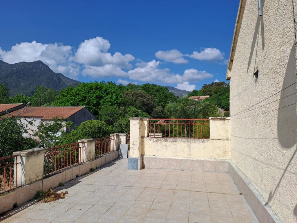 Haut de villa Appart 3 pièces et garage