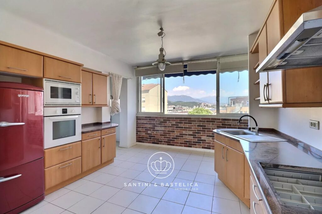 Appartement T4 lumineux avec terrasse et aperçu mer à vendre – Loretto Ajaccio