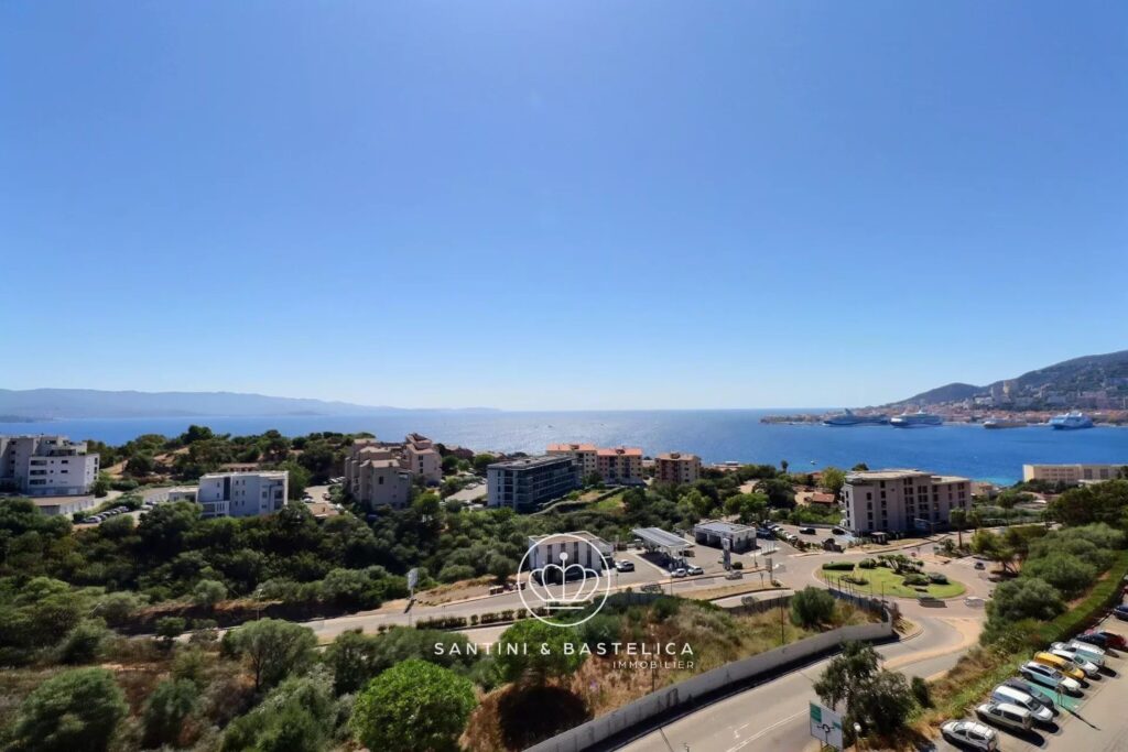 T3 à vendre avec terrasse panoramique et garage – Ajaccio