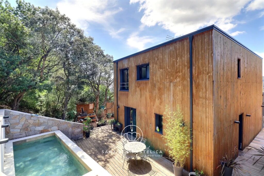 Villa contemporaine avec piscine et dépendance à Pietralba – Ajaccio