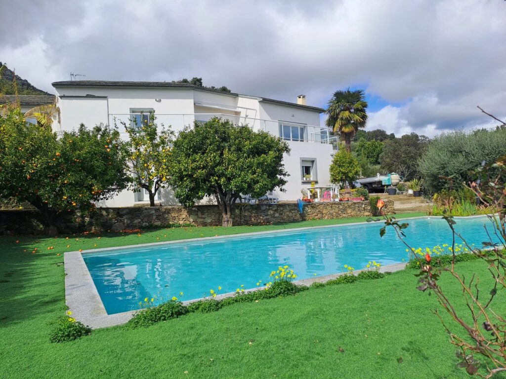 Villa + de 300 m² Biguglia